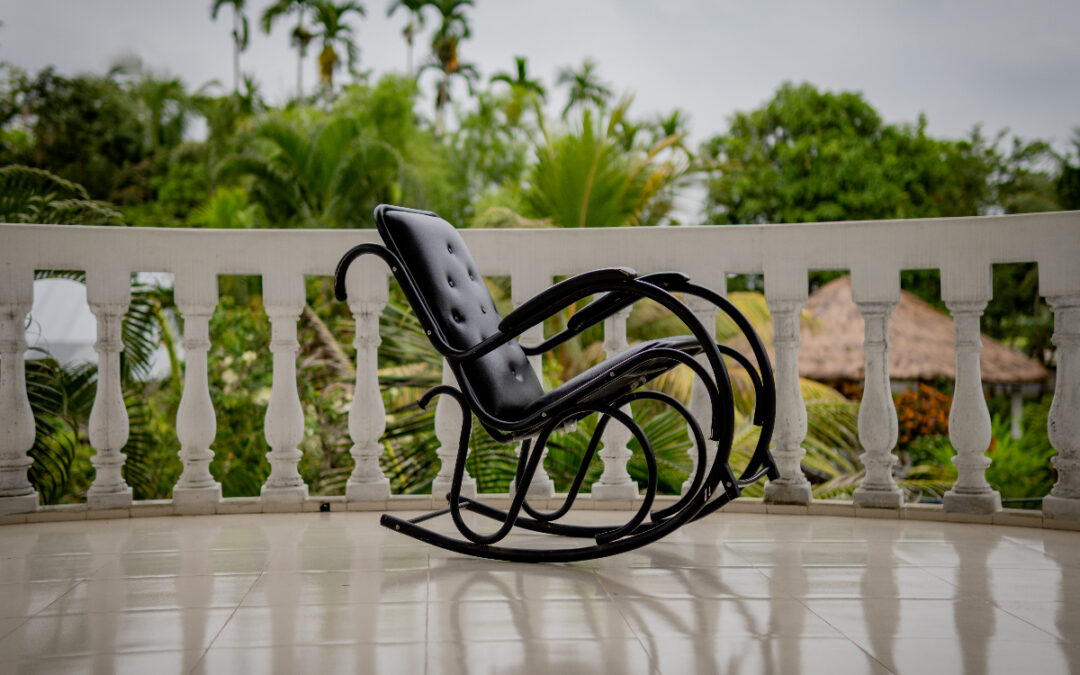 Vijf redenen waarom je tuin een schommelstoel nodig heeft