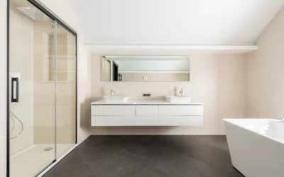 Efficiënt en netjes: Tips voor een slimme inrichting van de wastafel-ruimte in de badkamer.