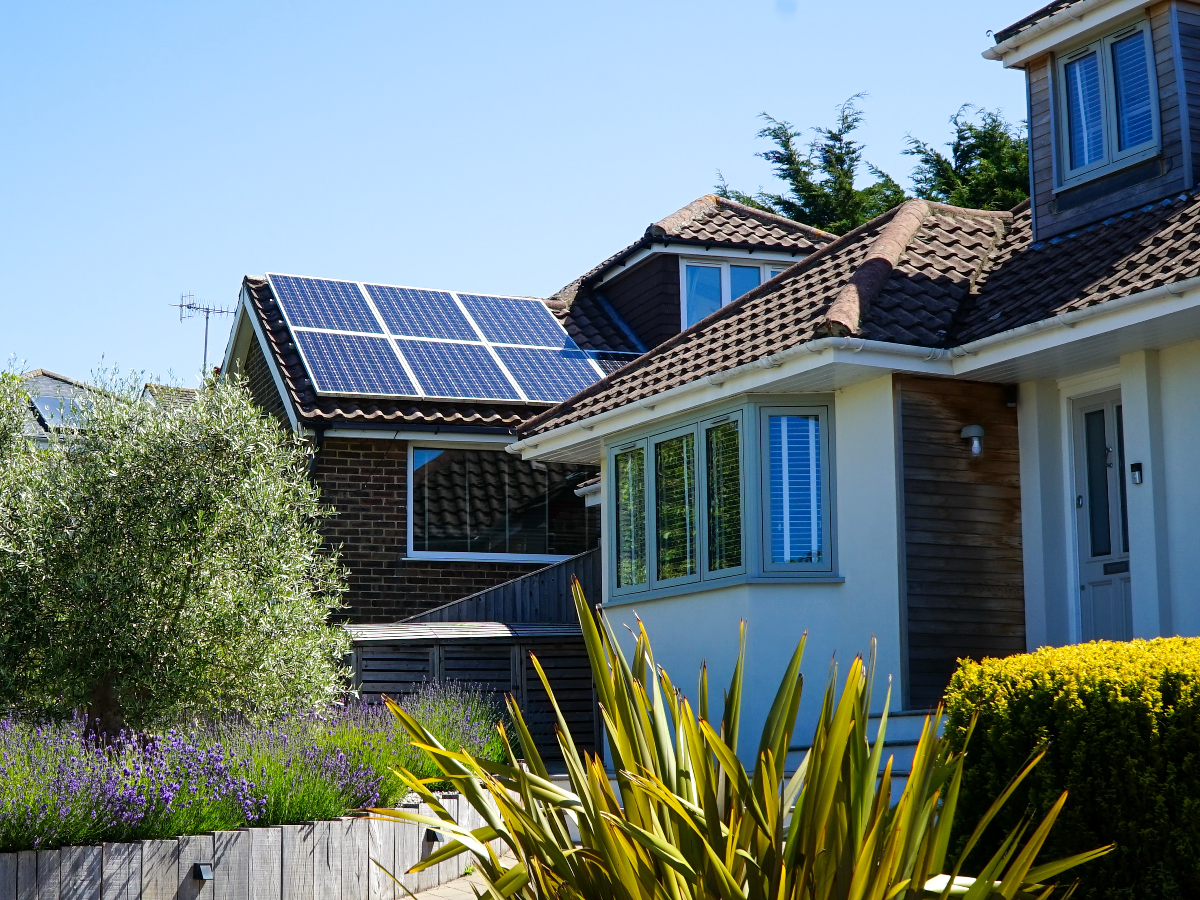 dakkapel laten plaatsen met zonnepanelen